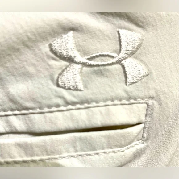 UNDER ARMOUR men’s white shorts, size 30, wrinkle due to folding, pre-loved - Picture 7 of 7